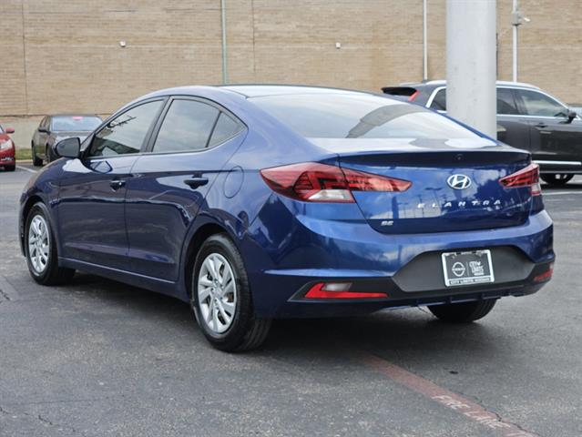 2019 Hyundai Elantra SE 3