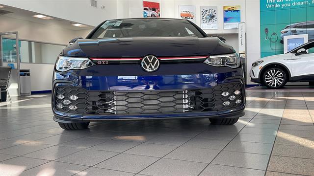 2024 Volkswagen Golf GTI Autobahn 4