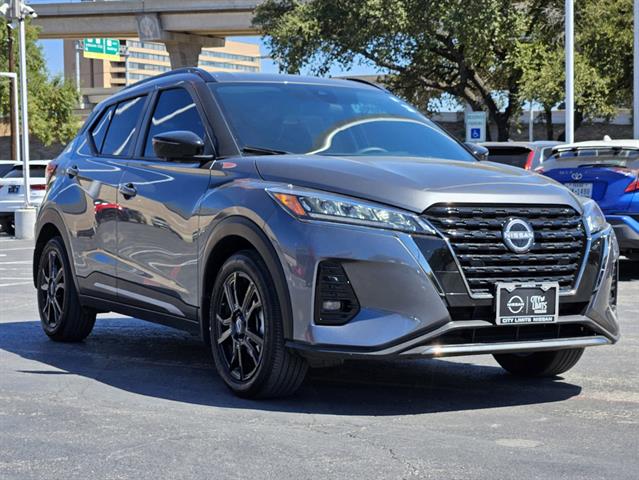 2023 Nissan Kicks SR 2