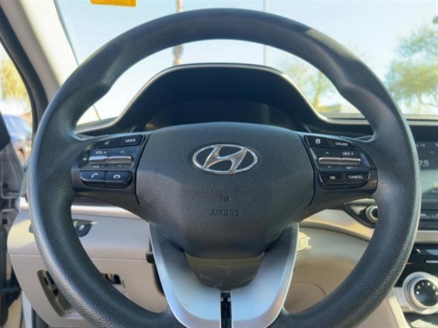 2019 Hyundai Elantra SEL 22