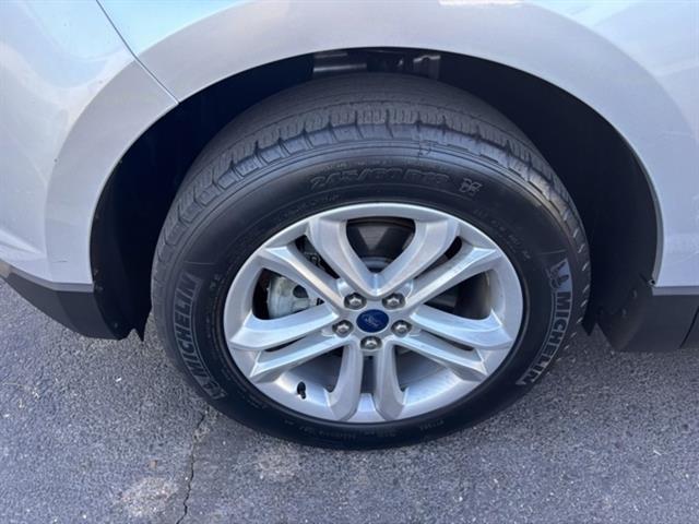 2018 Ford Edge Titanium 9