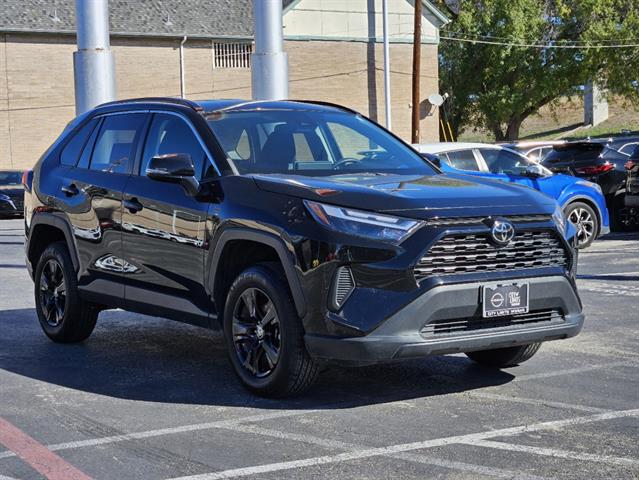 2022 Toyota RAV4 XLE 2