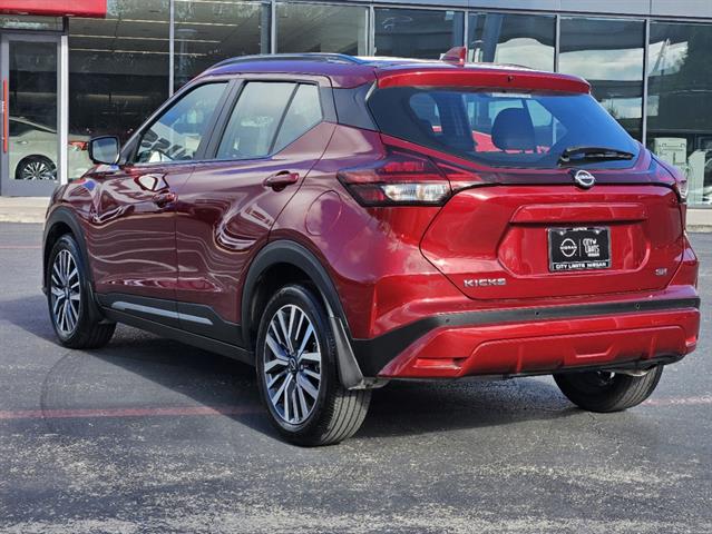 2023 Nissan Kicks SR 4