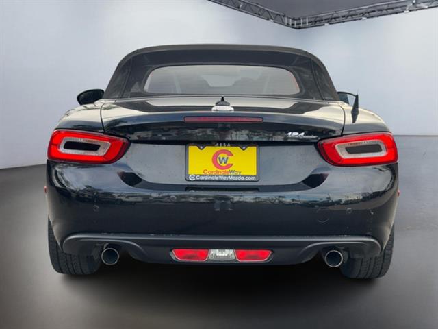 2017 Fiat 124 Spider Lusso 6