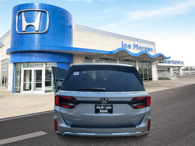 View vehicle photo 4