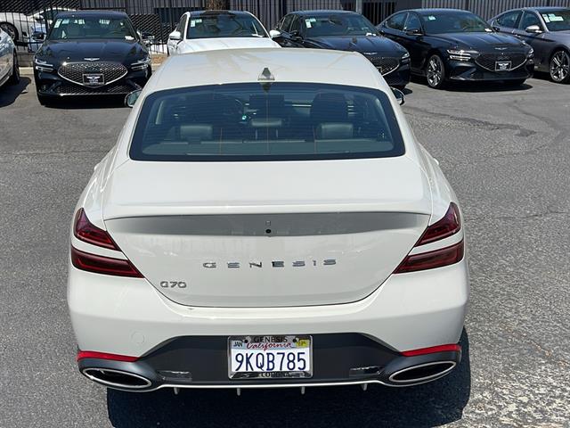 2024 Genesis G70 2.5T Standard 8