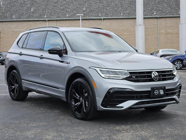 2023 Volkswagen Tiguan SE R-Line Black 2