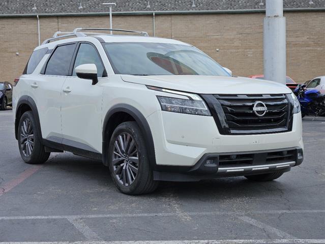 2023 Nissan Pathfinder SL 2