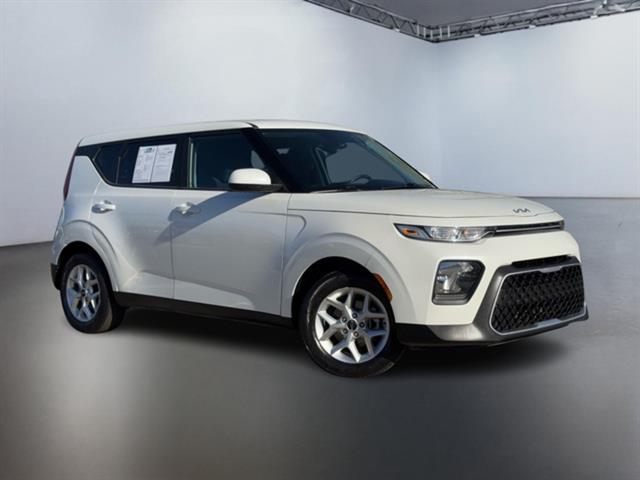 2022 Kia Soul LX 2