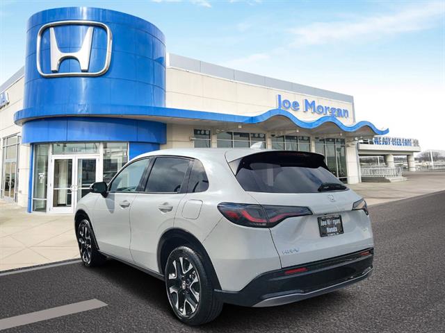 View vehicle photo 3