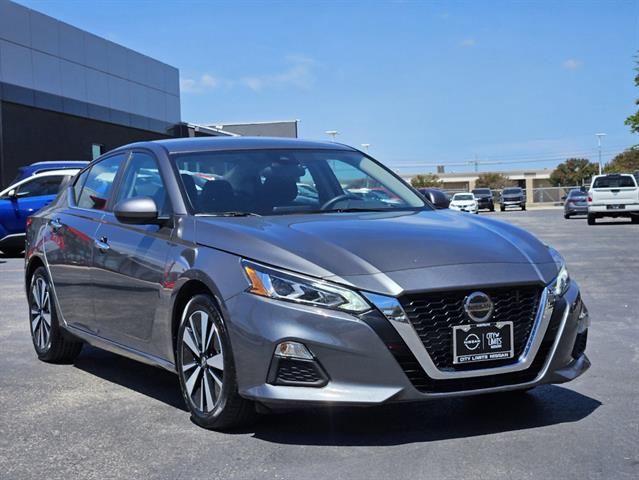 2022 Nissan Altima 2.5 SV 2