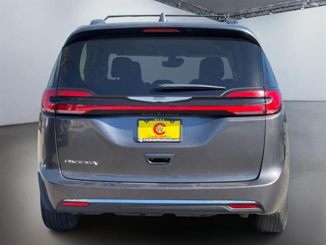 2022 Chrysler Pacifica Touring L 6