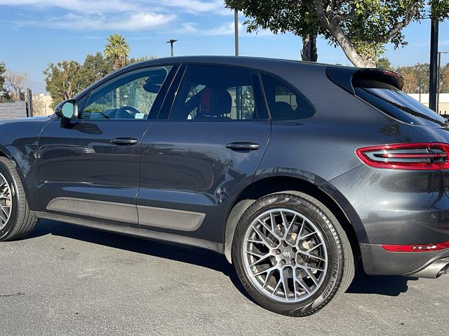 2018 Porsche Macan S 11