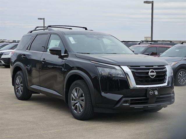 2025 Nissan Pathfinder SV 2