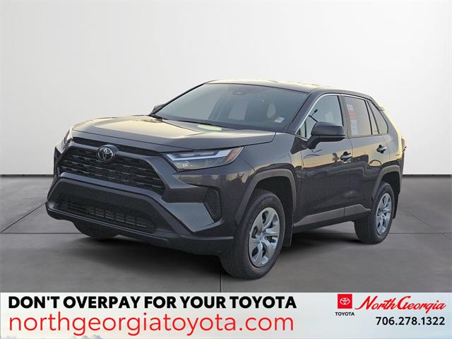 2025 Toyota RAV4 LE's photo