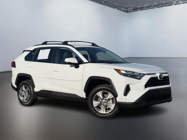 2022 Toyota RAV4 XLE 2