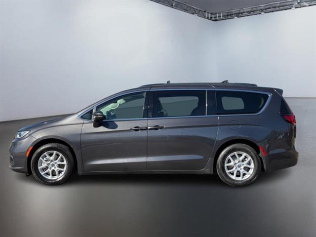 2022 Chrysler Pacifica Touring L 9