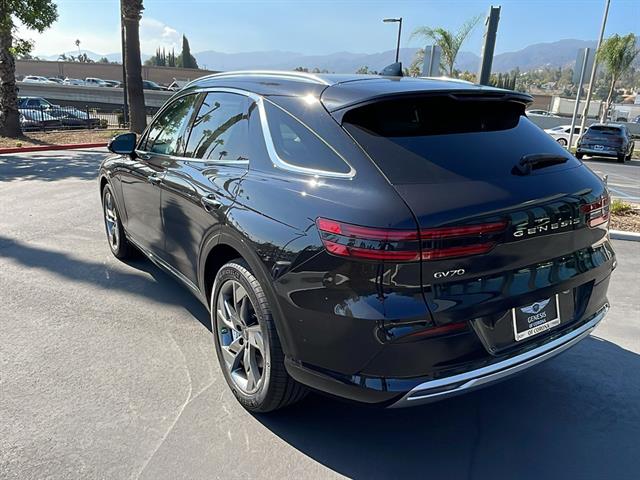 2025 Genesis Electrified GV70 Advanced 8