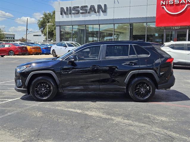 2019 Toyota RAV4 XLE 3