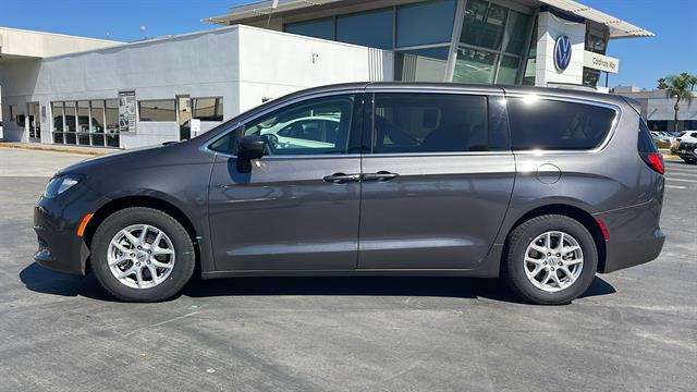 2022 Chrysler Voyager LX 12