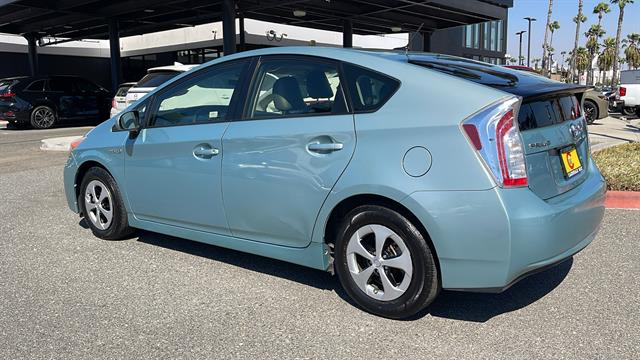 2014 Toyota Prius Three 11