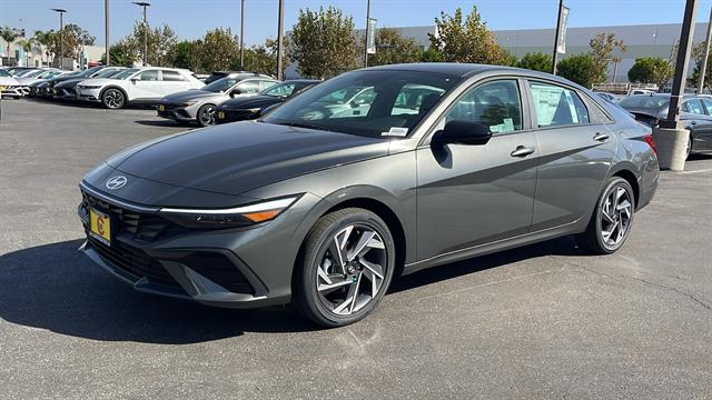 2025 Hyundai Elantra Hybrid Blue 13