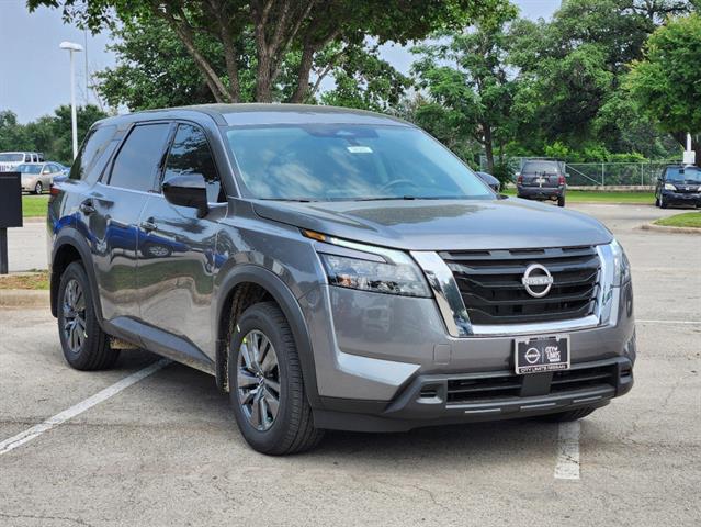 2024 Nissan Pathfinder S 2