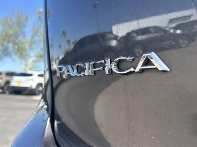 2022 Chrysler Pacifica Touring L 11