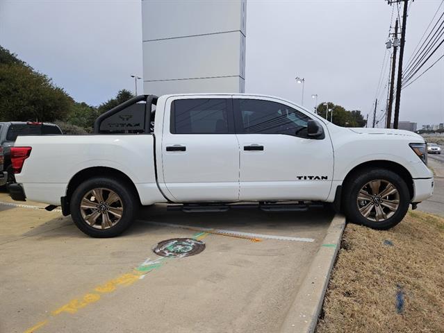 2024 Nissan Titan SV 4