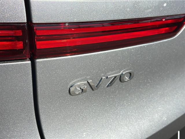 2025 Genesis GV70 2.5T AWD 30