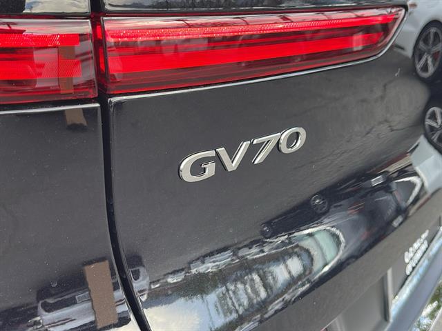 2025 Genesis GV70 2.5T AWD 30