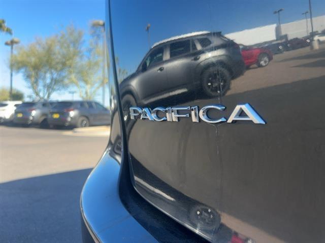 2022 Chrysler Pacifica Touring L 8