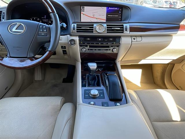 2016 Lexus LS 460 Base 18