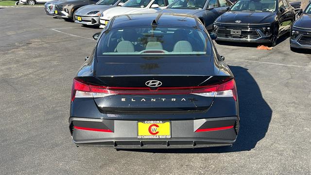 2024 Hyundai Elantra SEL 8