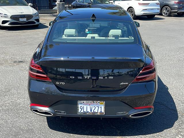 2024 Genesis G70 2.5T Standard 8