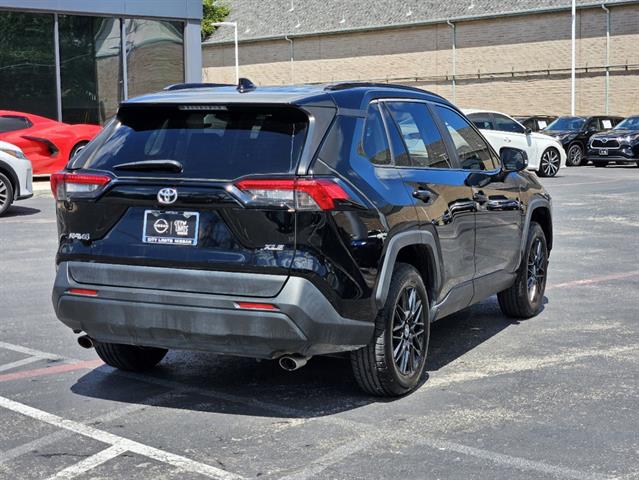 2019 Toyota RAV4 XLE 5