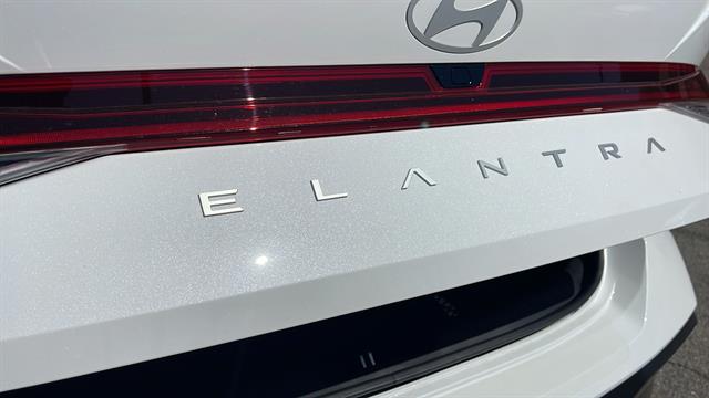 2024 Hyundai Elantra Limited 30