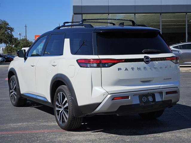 2023 Nissan Pathfinder Platinum 3