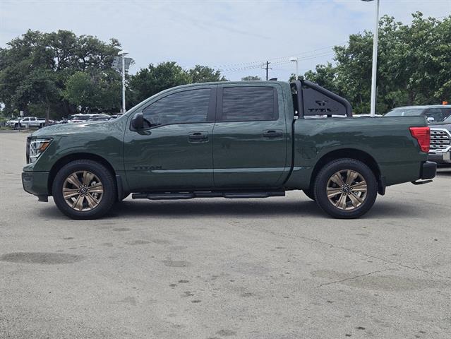 2024 Nissan Titan SV 4