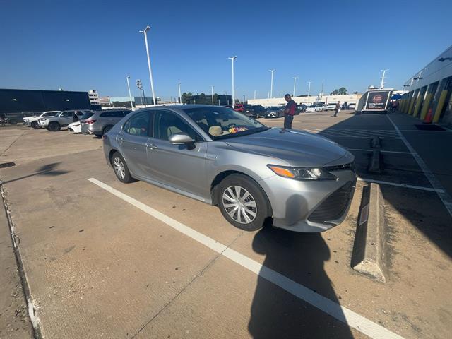 2020 Toyota Camry LE photo 2