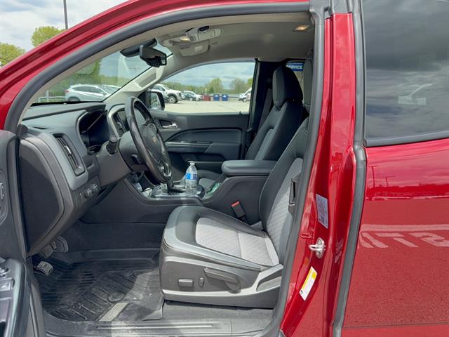 View vehicle photo 4