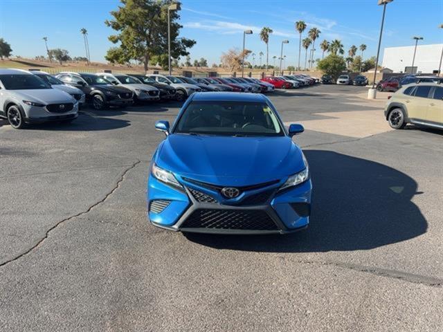 2018 Toyota Camry SE 2