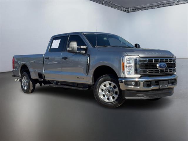 2023 Ford Super Duty F-250 SRW XLT 2