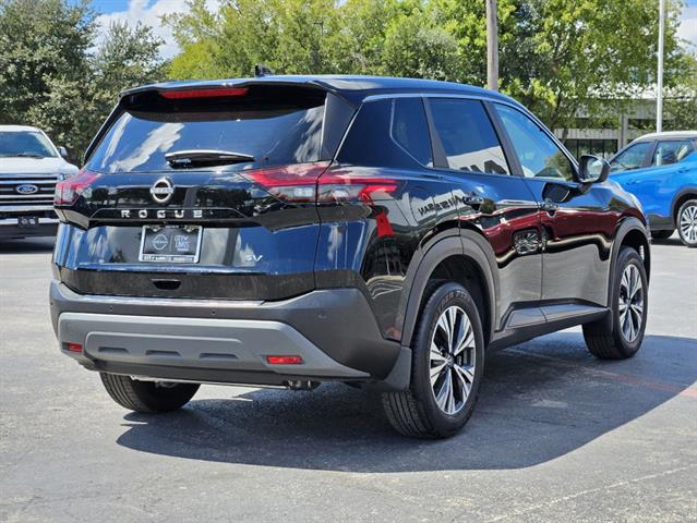 2023 Nissan Rogue SV 5