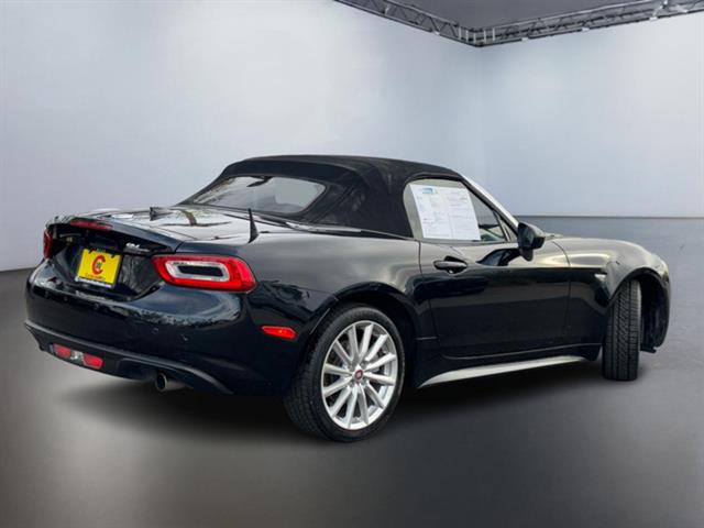 2017 Fiat 124 Spider Lusso 4