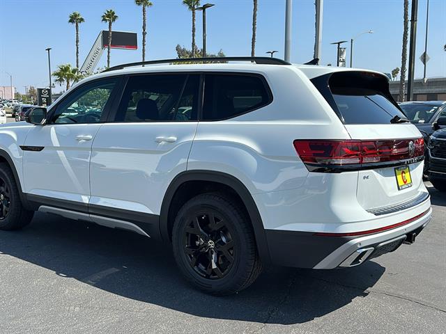 2024 Volkswagen Atlas Peak Edition SE 4Motion 5