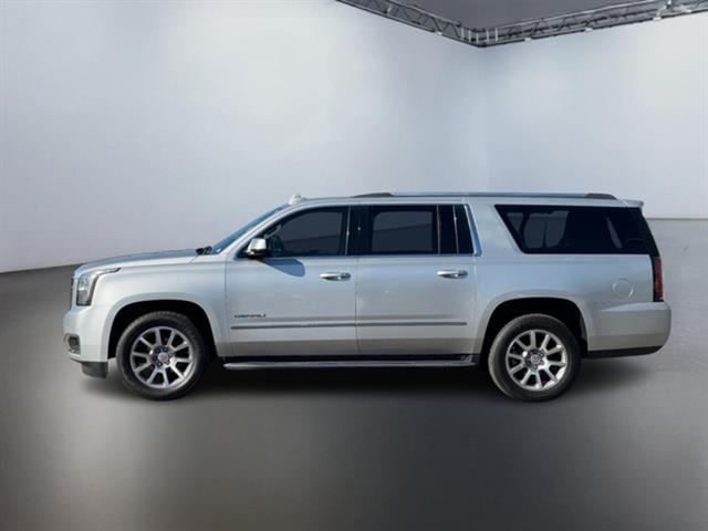 2020 GMC Yukon XL Denali 8