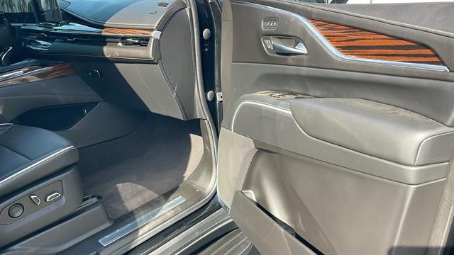 2022 Cadillac Escalade ESV Premium Luxury 35