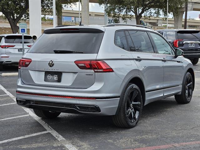 2023 Volkswagen Tiguan SE R-Line Black 5