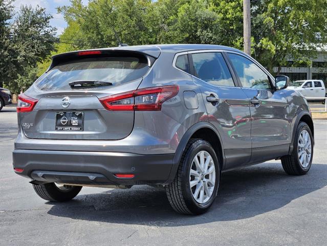 2022 Nissan Rogue Sport S 5